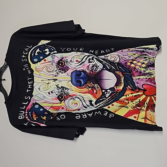 Size med graphic design tee. - Picture 3 of 4